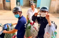 Giới trẻ chi tiền triệu trang trí Giáng sinh
