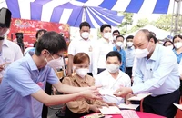 Chủ tịch nước Nguyễn Xuân Phúc đến thăm và chúc Tết tại TP Thủ Đức 