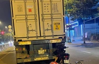 TP.HCM: Thanh niên 20 tuổi tông đuôi container tử vong tại chỗ