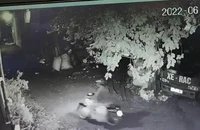 Hình ảnh nghi phạm chở can xăng đến phóng hoả tại TP Thủ Đức khiến 2 người tử vong