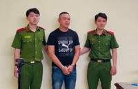 Bắt tạm giam người đập kính ô tô, hành hung tài xế tại Thủ Đức