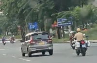 Lập biên bản người lái ô tô bỏ chạy, bị CSGT truy đuổi hơn 4 km ở Thủ Đức