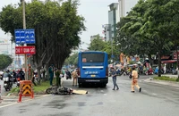 TP.HCM: Tai nạn giữa xe buýt và xe máy khiến 1 người tử vong