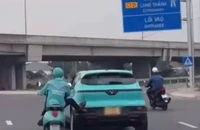Lái xe ôm công nghệ bị phạt vì 'ra tay nghĩa hiệp'