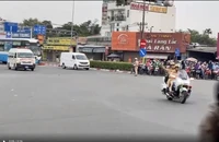 CSGT TP.HCM dẫn đường cho ô tô vận chuyển mô tạng cứu người