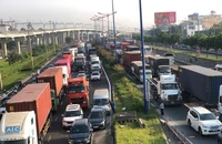 CSGT nói nguyên nhân ùn xe kéo dài tại phía Đông TP.HCM