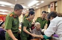 Bộ Công an ra quân thu nhận mẫu AND thân nhân Anh hùng Liệt sĩ