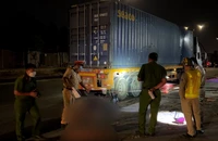 Video: Chạy xe máy tông vào đuôi container, một thanh niên chết tại chỗ