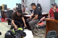 Video: Nhóm ba người nước ngoài cướp cửa hàng điện thoại ở Nha Trang bị bắt