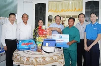 Chương trình 'Cùng ngư dân thắp sáng đèn trên biển' thăm hỏi ngư dân khó khăn ở Tiền Giang