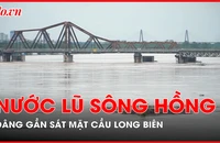 Video: Nước lũ sông Hồng dâng gần sát mặt cầu Long Biên, các phương tiện bị cấm lưu thông