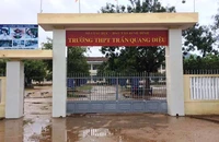 Nam sinh đánh bị thương thầy giáo đã trình diện công an