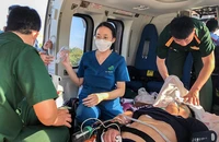 Điều trực thăng ra Trường Sa đưa ngư dân vào đất liền điều trị