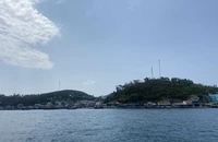 Thuê thợ lặn để khắc phục vỡ đường ống cấp nước sạch cho đảo Trí Nguyên trên vịnh Nha Trang