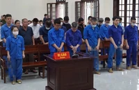 Tòa liên tục hỏi về việc ai chỉ đạo Tài nhận tiền "chi ngoài" để thông quan nhanh