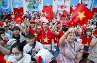 Tặng 100.000 đồng/người cho toàn dân: Người lao động bất ngờ, hào hứng