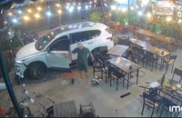 Vụ ô tô lao vào quán nhậu: Lái xe truy đuổi bạn nhậu