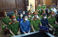 Chùm ảnh hoa hậu Thùy Tiên, Hằng Du Mục, Quang Linh Vlogs tại tòa