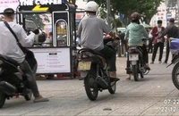Danh sách hơn 100 xe máy leo vỉa hè đường Quang Trung, Nguyễn Oanh bị CSGT phạt nguội