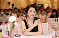 Tòa triệu tập vợ chồng bà Nguyễn Phương Hằng đến phiên xét xử YouTuber Đinh Thị Lan