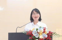 Bà Trần Thị Diệu Thúy cam kết tháo gỡ vướng mắc trường lớp tại phường Trung Mỹ Tây