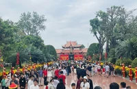 Dòng người đổ về Bảo tàng Quang Trung trong lễ kỷ niệm 235 năm chiến thắng Ngọc Hồi-Đống Đa