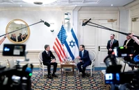 Ngoại trưởng Mỹ Antony Blinken (trái) gặp Tổng thống Israel - ông Isaac Herzog tại thủ đô Washington D.C. (Mỹ) ngày 25-10. Ảnh: AFP