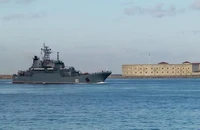 Tàu chiến Nga tiến vào cảng Sevastopol, phía tây nam bán đảo Crimea. Ảnh: RT