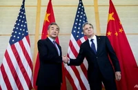 Bộ trưởng Ngoại giao Trung Quốc Vương Nghị (trái) và Ngoại trưởng Mỹ Antony Blinken. Ảnh: AFP