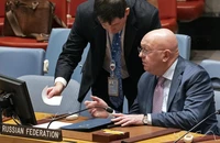 Đại diện thường trực của Nga tại LHQ Vasily Nebenzya (ngồi) và phó diện thường trực của Nga tại LHQ Dmitry Polyansky tại trụ sở LHQ ngày 31-10. Ảnh AP