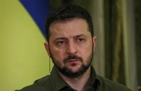 Tổng thống Ukraine Volodymyr Zelensky tại cuộc họp báo ở thủ đô Kiev ngày 25-10. Ảnh: REUTERS