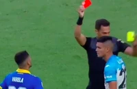 Trận chung kết Champions Trophy (Cúp quốc gia Argentina) giữa Boca Juniors gặp Racing ngày 7-11 phải kết thúc sớm khi trọng tài chính rút ra đến 10 chiếc thẻ đỏ. Ảnh: RT