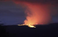Siêu núi lửa Mauna Loa thuộc đảo Hawaii (Mỹ) phun trào ngày 28-11. Ảnh: SOUTH CHINA MORNING POST