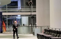 Thủ tướng Đức Olaf Scholz họp báo sau cuộc họp trực tuyến của các nhà lãnh đạo G7 tại phủ thủ tướng ở thủ đô Berlin (Đức) ngày 12-12. Ảnh: AP