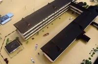VIDEO: Hơn 70.000 người ở Malaysia phải sơ tán vì lũ lụt 