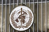 Logo của Tổ chức Y tế Thế giới (WHO) tại trụ sở WHO ở TP Geneva (Thụy Sĩ). Ảnh: REUTERS