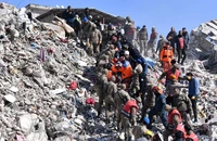Hoạt động cứu hộ tại tỉnh Hatay, miền nam Thổ Nhĩ Kỳ, ngày 14-2. Ảnh: ANADOLU AGENCY