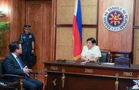 Tổng thống Philippines - ông Ferdinand Marcos Jr gặp Đại sứ Trung Quốc Hoàng Khê Liên tại thủ đô Manila (Philippines) ngày 14-2.
