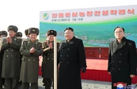 Nhà lãnh đạo Triều Tiên Kim Jong-un tham dự lễ khởi công tại một trang trại ở thủ đô Bình Nhưỡng (Triều Tiên) ngày 15-2. Ảnh: KCNA