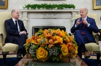 Tổng thống Joe Biden (phải) và Thủ tướng Đức Olaf Scholz tại Phòng Bầu dục của Nhà Trắng ở thủ đô Washington D.C, (Mỹ) ngày 3-3. Ảnh: CNN
