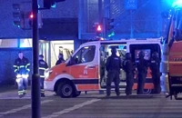 Nhân viên y tế và cảnh sát tại hiện trường vụ xả súng ở TP Hamburg (Đức) ngày 9-3. Ảnh: REUTERS
