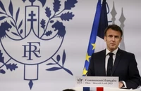 Tổng thống Pháp Emmanuel Macron phát biểu trong cuộc gặp gỡ cộng đồng người Pháp ở Trung Quốc tại Đại sứ Pháp ở Bắc Kinh ngày 5-4. Ảnh: AFP