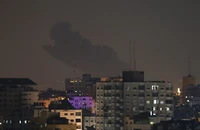 Israel không kích Dải Gaza sau khi hứng loạt hỏa tiễn từ Lebanon