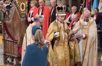 VIDEO: Khoảnh khắc Vua Charles III được trao vương miện