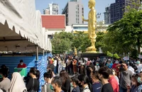 Người Thái xếp hàng bỏ phiếu sớm giữa thời tiết nắng gắt 