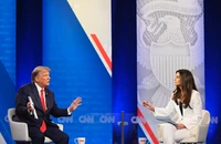 Cựu Tổng thống Donald Trump tại chương trình do đài CNN tổ chức ở bang New Hampshire (Mỹ) hôm 10-5. Ảnh: CNN