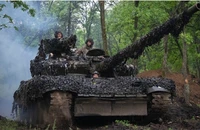 Binh sĩ Ukraine ở Donbass (Ukraine) ngày 23-5. Ảnh: AP