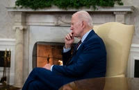 Vì sao Nhà Trắng chọn im lặng giữa vụ lùm xùm của ông Trump? 