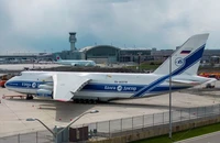 Máy bay Antonov-124 của Nga tại Sân bay Quốc tế Toronto Pearson (Canada). Ảnh: REUTERS