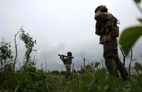 Các binh sĩ Ukraine ở tiền tuyến gần TP Bakhmut (tỉnh Donetsk, Ukraine). Ảnh: AFP